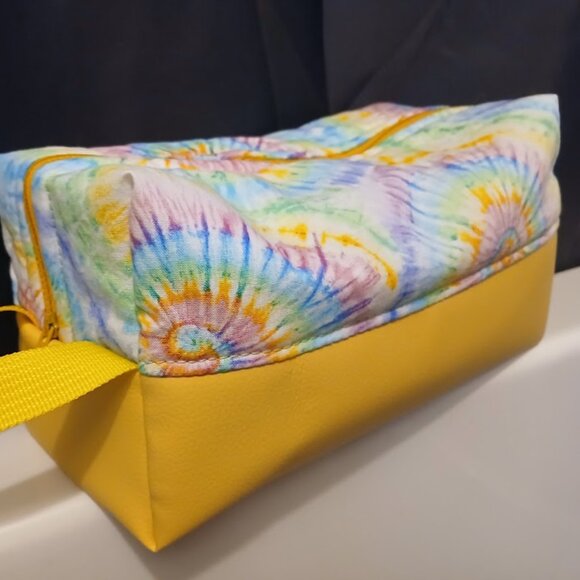 New Zippy Cosmetics Toiletries Travel Hanging Bags 5x5x10" Faux Leather & Fabric - Picture 3 of 16